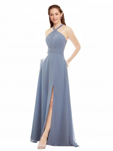 Acquista Blu polveroso Linea A Capestro Alto Collo Chiffona Lunga Abiti da damigella donore